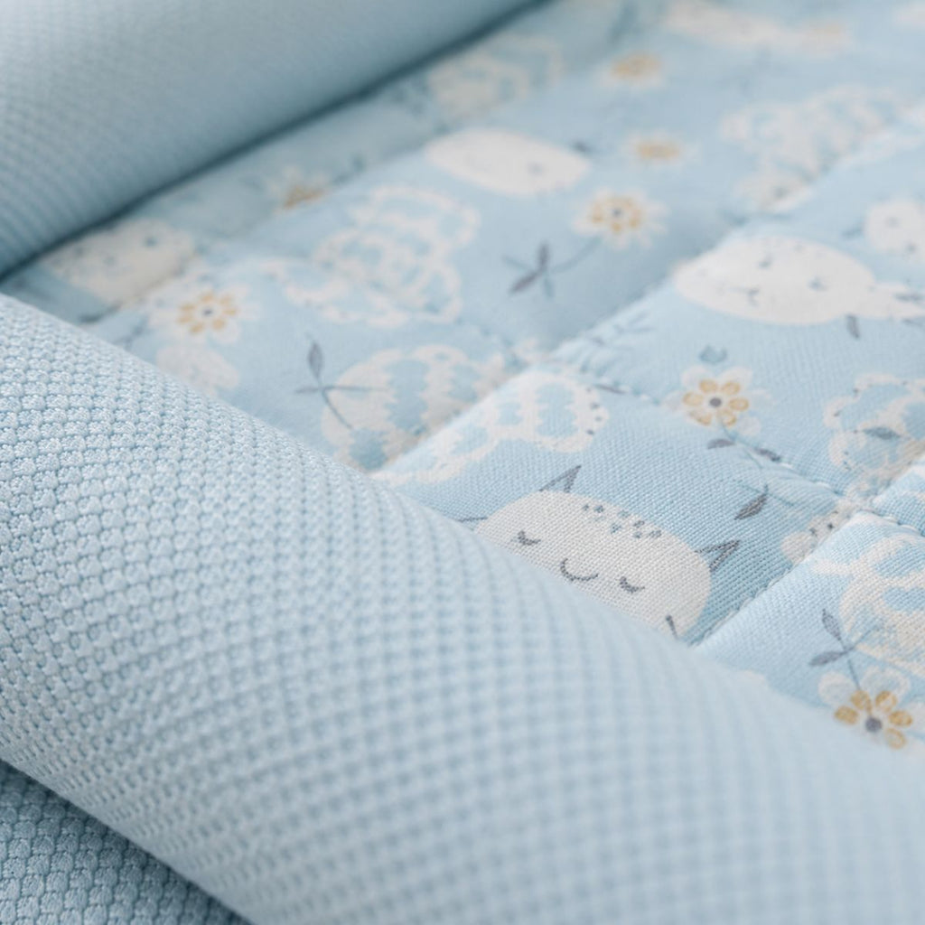 Tapis Rafraîchissant pour Chat à Rebords | Coussin Couchage Été Matelassé — La Rosée