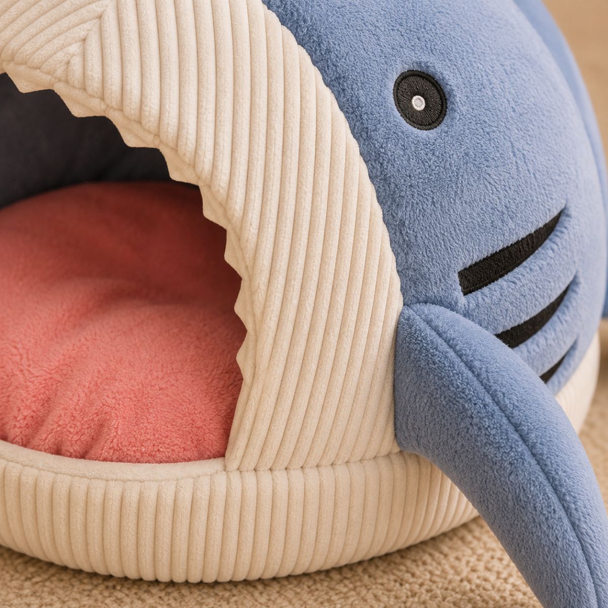 Niche pour Chat Forme Requin | Lit Cocon Ludique Intérieur — Le Corsaire
